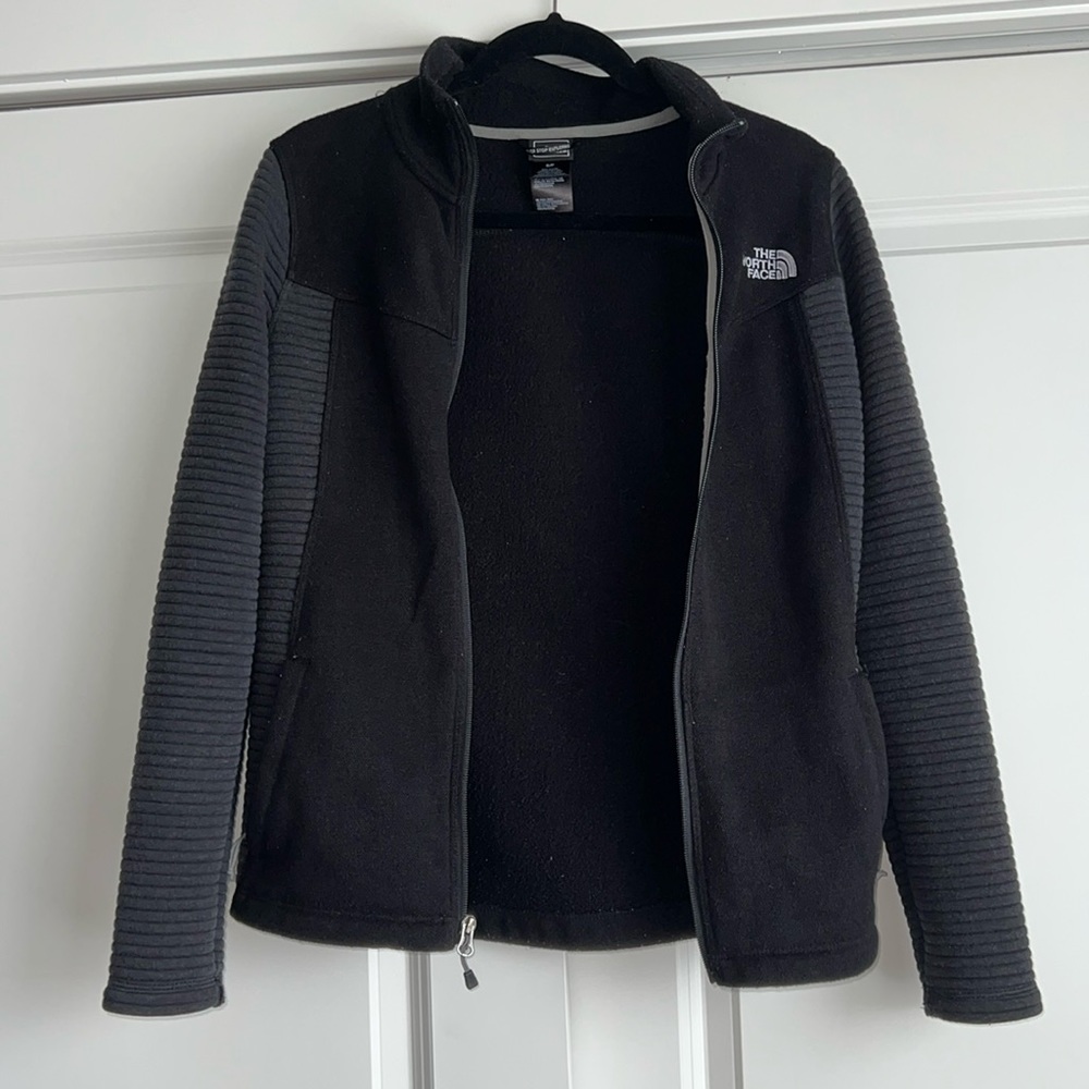 Textured Black North Face Jacket Size Small w/ 4 Pockets